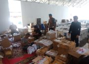 Polisi Terus Kawal Proses Packing Kotak Suara Logistik Pemilu di KPU Banggai