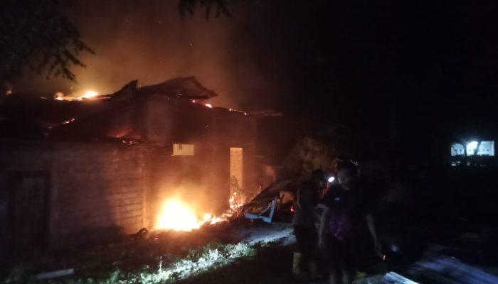 Kebakaran Hebat Rumah Pensiunan PNS di Toili, Diduga Dipicu Korsleting Listrik 
