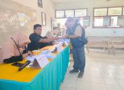 Mencoblos di TPS 1 Kautu, Camat Umara Pundeng Ali Apresiasi Kinerja Penyelenggara Pemilu 