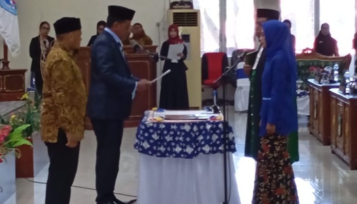 Fatmawati B Sinasi Resmi Dilantik Sebagai PAW Anggota DPRD Banggai Kepulauan 