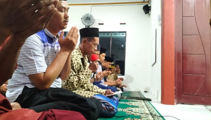 Membludak, Umat Muslim BTN Bukit Mambual Antusias Laksanakan Sholat Tarawih Perdana