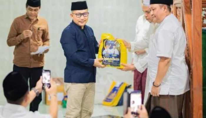 Berkah Ramadhan, Imam Masjid Al Ikhlas Bunta Dapat Hadiah Umrah Dari Bupati 