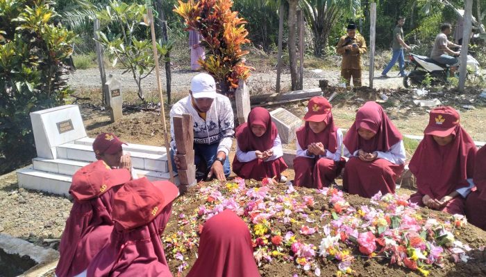 SDN Andolia Berduka, Ummi Suhartini Guru Kelas 4 Wafat