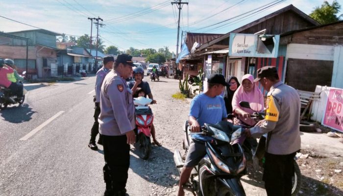 Cegah Masuknya Barang Terlarang, Polsek Batui Gelar Razia Kendaraan