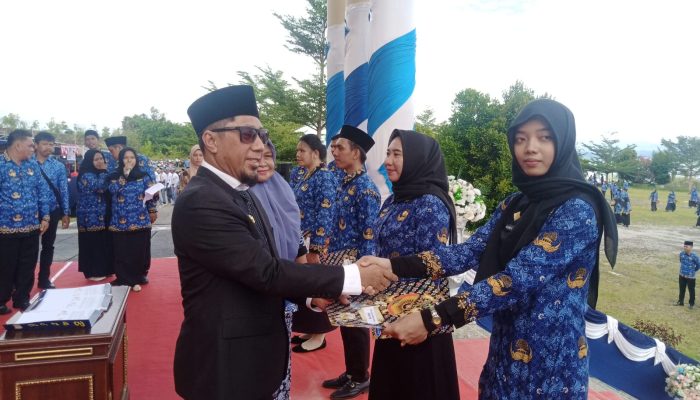 Selamat! Pj. Bupati Bangkep Serahkan 845 SK Pengangkatan PPPK di Momentum Hardiknas 