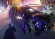 Diduga Sopir Ngantuk, Mobil X-Pander Tabrak Pembatas Jalan di Kota Luwuk Hingga Ringsek