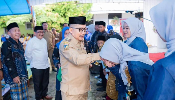 Hadiri Harla dan Pelepasan Siswa, Bupati Amirudin Janji Bantu 3 RKB Daarul Ulum Toili