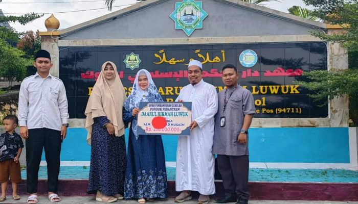 Peduli Pendidikan, Keluarga Murad Husain Bantu Pengembangan Ponpes Daarul Hikmah Luwuk 