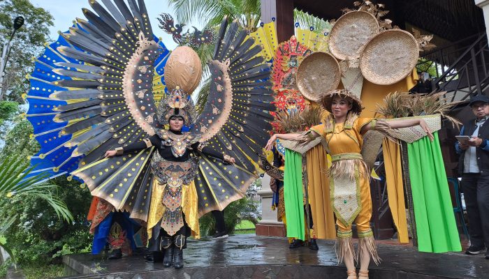 Memukau, Dispar Banggai Tampilkan 4 Kostum di Gorontalo Karnaval Karawo 2024