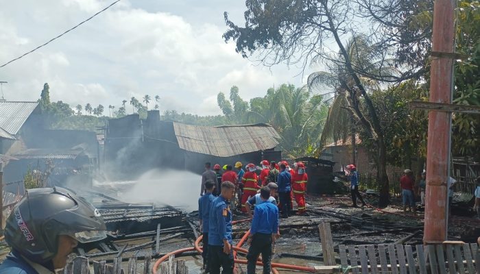 Kebakaran Hebat di Kintom, Satu Korban Tewas dan Kerugian Ditaksir Rp100 Juta 