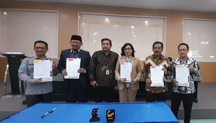 Rektor Unismuh Luwuk Teken Kontrak Penelitian dan Pengabdian Hibah DRTPM Senilai Rp227 Juta