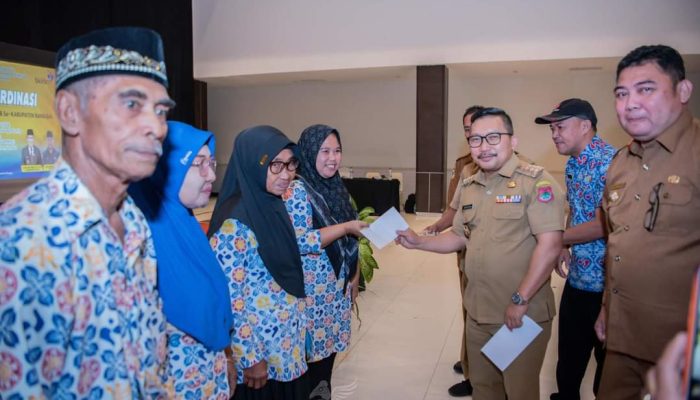 Hore! Bupati Amirudin Naikan Honor Kader Pembantu Pembina KB Desa di Banggai