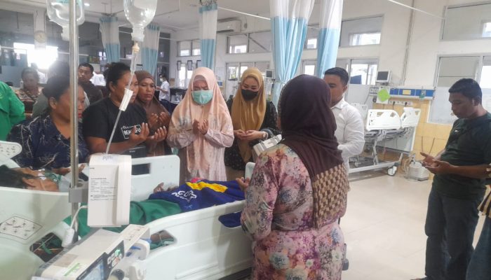 Bentuk Kepedulian, Tim Sulianti Murad Kembali Kunjungi dan Bantu Pasien di RSUD Luwuk