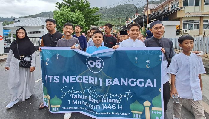 MTsN 1 Banggai Ikut Meriahkan Pawai Taaruf Peringati Tahun Baru Islam 1446 H