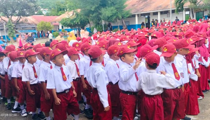 Antusias Murid Baru SDN Maahas Masuk Sekolah Perdana