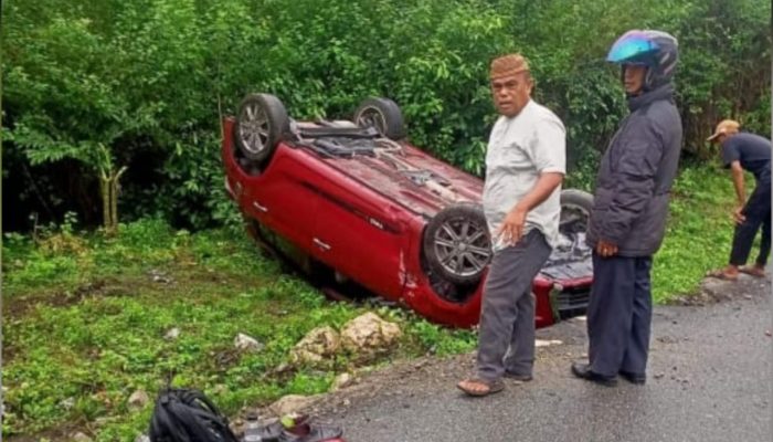 Kecelakaan Tunggal, Toyota Yaris Terbalik di Huhak Pagimana