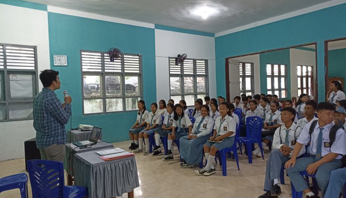 Disambut Antusias, Dosen Prodi D III Keperawatan Luwuk Edukasi Pelajar SMA di Kota Luwuk Tentang Nutrisi