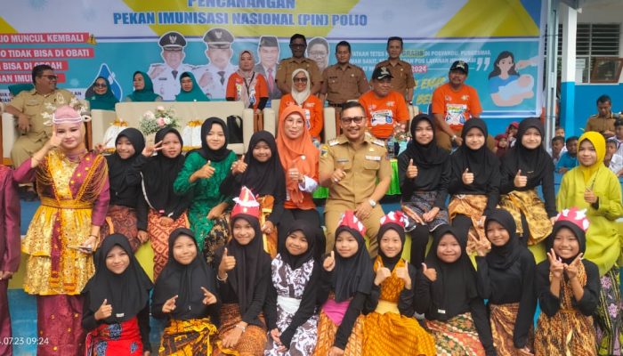 Memukau! Murid SDN Maahas Tampilkan Tarian Kreasi Sambut Bupati Amirudin di Pencanangan PIN Polio