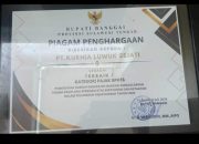 Patuh Bayar Pajak, PT KLS Raih Penghargaan Terbaik 1 dari Bupati Banggai