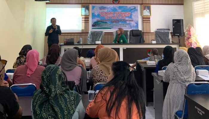 WR I Unismuh Luwuk Mustafa Bawakan Materi di Sosialisasi UMKM Naik Kelas