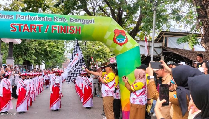 Diikuti 126 Regu, Wabup Banggai Lepas Peserta Gerak Jalan Tingkat SD Meriahkan HUT RI ke 79