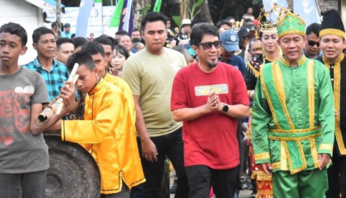 Pj Bupati Bangkep Buka Festival Budaya Sea-Sea 2024 di Buko.