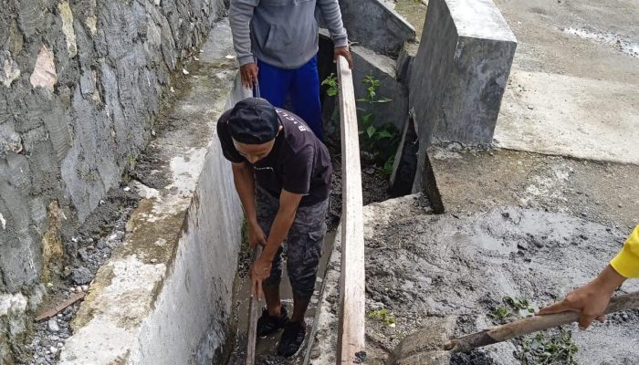 Plt Lurah Kilongan Permai Turun Langsung Atasi Drainase Tersumbat