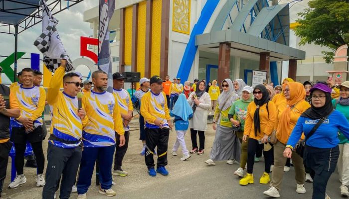 Usung Tema Gema Abangku, Jalan Sehat Meriahkan HUT ke-12 Luwuk Selatan