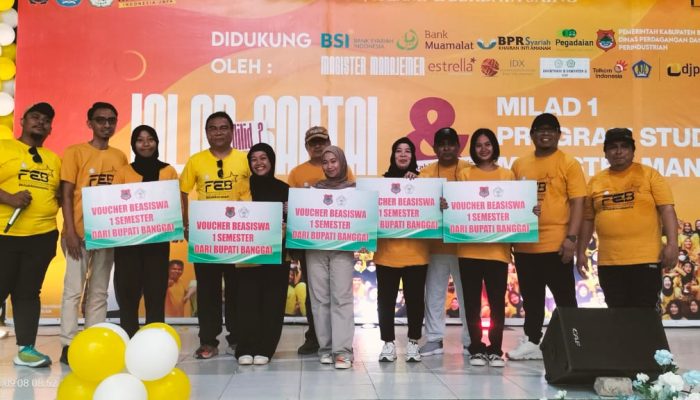 5 Mahasiswi Dapat Beasiswa 1 Semester di Milad Pertama Magister Manajemen FEB Unismuh Luwuk 