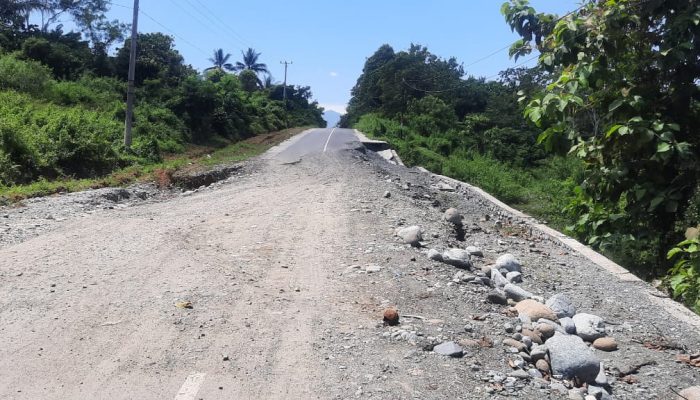 Duh! Baru Setahun Dikerjakan, Jalan Dana Inpres di Simpang Raya Sudah Rusak