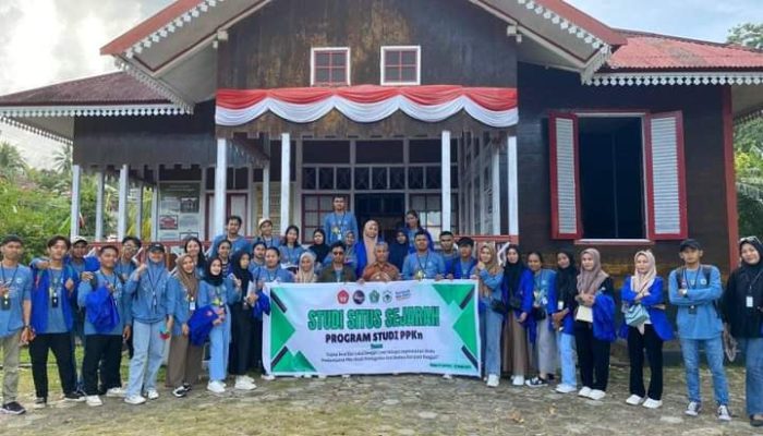 Mahasiswa PPKn FKIP Untika Luwuk Studi Situs Sejarah di Banggai Laut