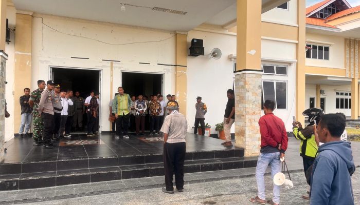 LSM Merah Putih Demo Kritisi Kinerja Pj Bupati Bangkep, Ini 6 Poin Tuntutannya!