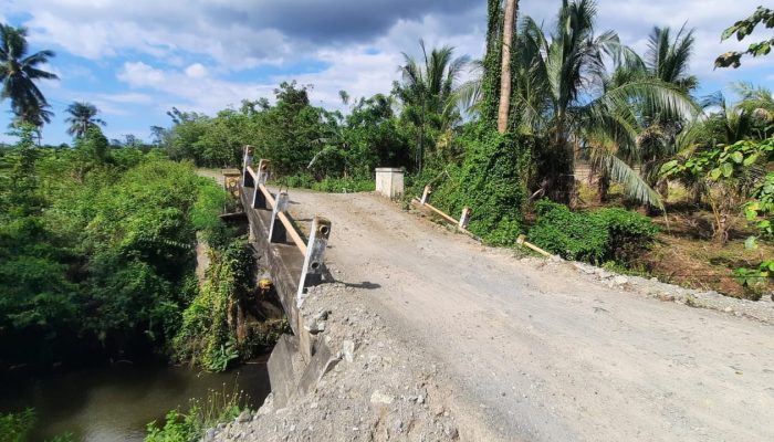 Belum Sepenuhnya Warga Bualemo Menikmati Jalan Mulus, di Desa Samaku Masih Rusak Berat