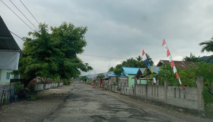 Kerusakan Jalan di Pusat Kecamatan Mantoh Sangat Parah, Pemda Terkesan Tak Peduli