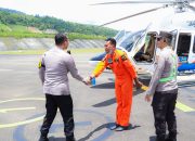 Kapolres Banggai Jemput Jenazah Cagub Malut Benny Laos di Bandara Luwuk