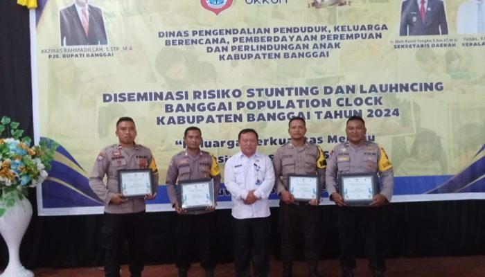 4 Bhabinkamtibmas Polres Banggai Terima Penghargaan Atas Penanganan Stunting