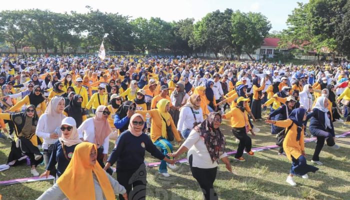 Lima Ribuan Guru Ikuti Jalan Santai Meriahkan HUT Ke-79 PGRI di Kabupaten Banggai