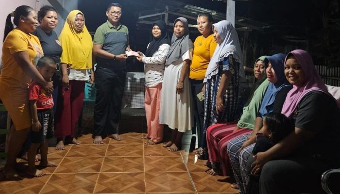 Kades Padang Kembali Berikan Bantuan Modal untuk Ibu-ibu Pelaku UKM