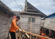 BPBD Balut Bantu Perbaiki Rumah Warga yang Rusak Akibat Diterjang Angin