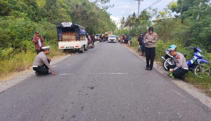 Naas! Bonceng Tiga, Pelajar Tabrak Mobil di Luwuk Timur