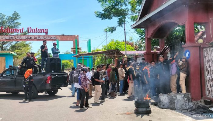 Pemerhati Sebut Pemberhentian Kades Petak Adalah Teror Politik! 