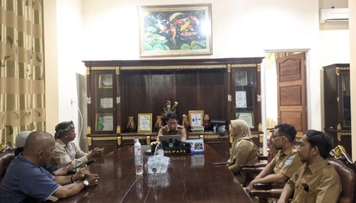 Gelar Konferensi Pers, Pj Bupati Basir Jelaskan Kondisi Kelistrikan di Bangkep