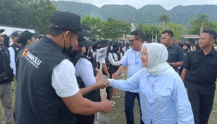 Hanya Paslon Sulianti Murad-Samsul Bahri Mang Hadir Langsung Apel Siaga Bawaslu Banggai