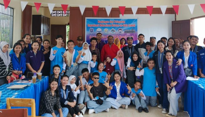 Organisasi Mahasiswa Kristen se-Luwuk Kunjungan Pelayanan ke SLB dan Aksi Solidaritas