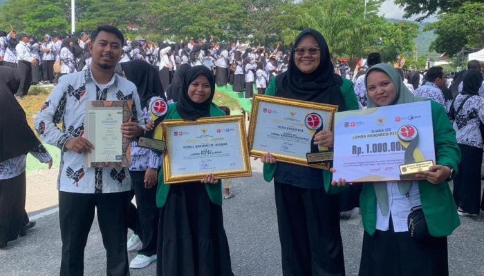 Risaldi Adam, Mahasiswa Unismuh Luwuk Terima Sertifikat Kompetensi Pramuwisata