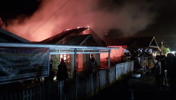 Kebakaran Hebat Hanguskan Rumah ASN di Batui, Kerugian Ditaksir Ratusan Juta