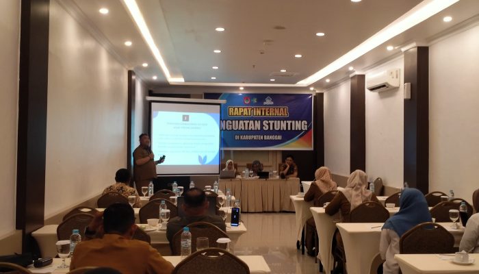 Kadis Faisal Karim Bahas Strategi Penguatan Stunting dalam Rapat Internal yang Digelar Dinkes Banggai