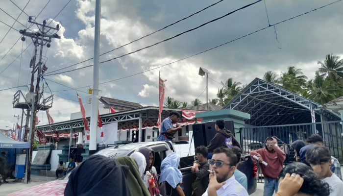 Aliansi Rakyat Peduli Demokrasi Sulteng Geruduk Kantor Bawaslu dan KPU Banggai, Soroti Penurunan Partisipasi Pemilih