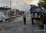 Kapolres Kerahkan Mobil AWC Polri Bantu Padamkan Kebakaran Pasar Sentral Luwuk