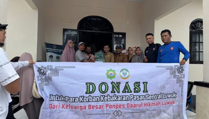 Ponpes Daarul Hikmah Berikan Bantuan Puluhan Tas untuk Pelajar Korban Kebakaran Pasar Sentral